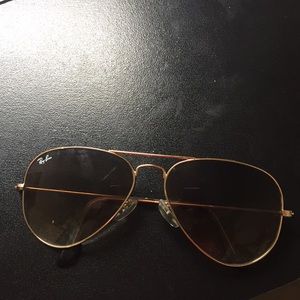 I’m am selling these pair of glassware